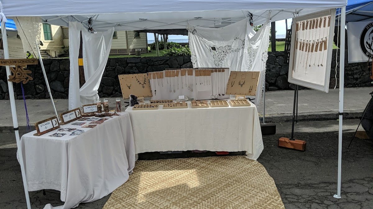 Ali'i Drive Shopping Stroll — Kona Coast, Big Island, Hawaii