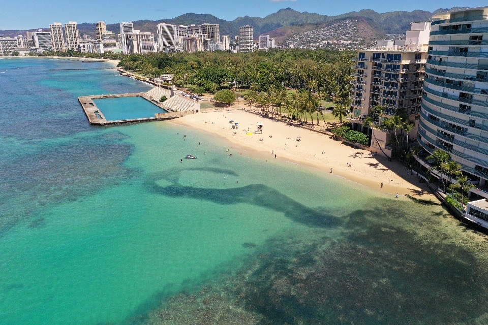 Sans Souci Beach (Kaimana Beach)